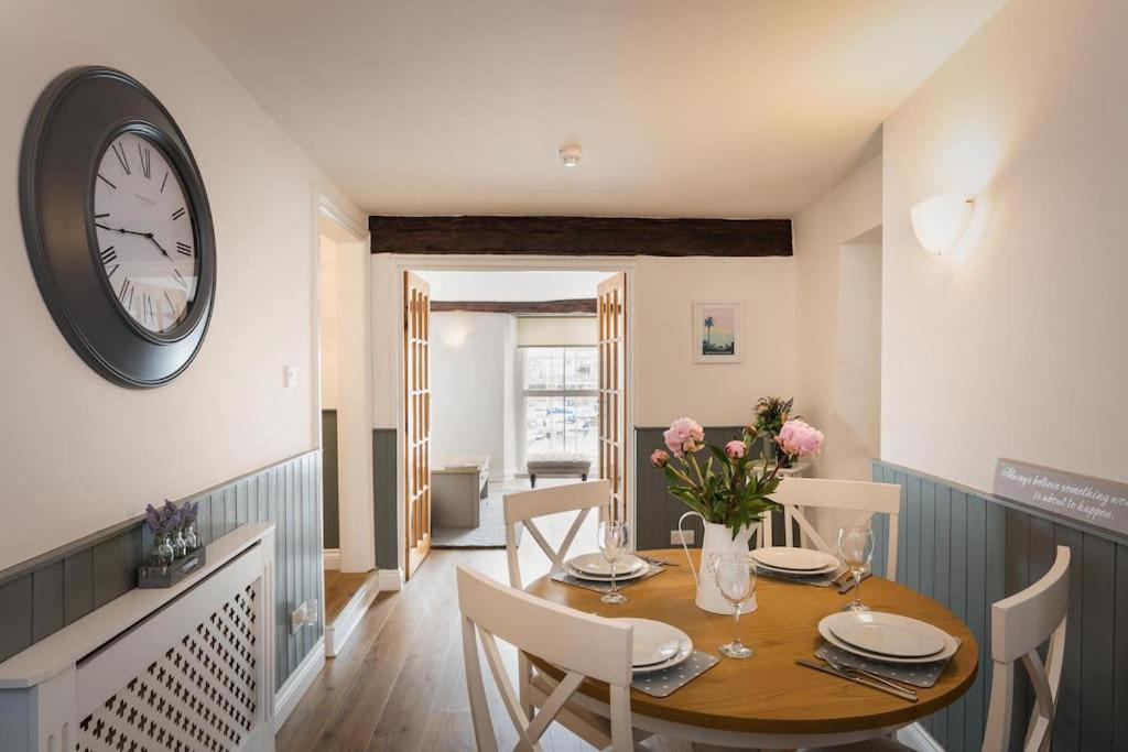 Blue Skies Apartment - Harbour Views توركواي المظهر الخارجي الصورة